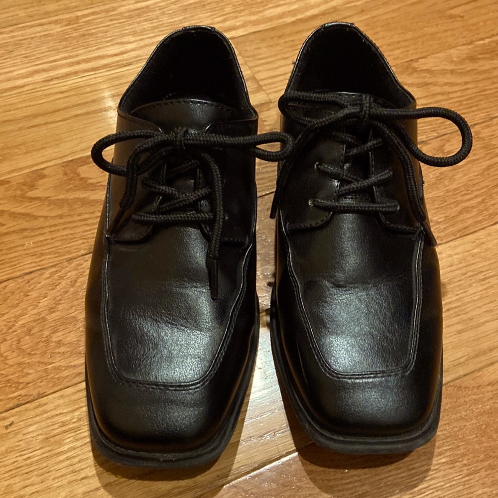 Boys stylish Black Sonoma dress shoes worn twice. Memory foam inside.